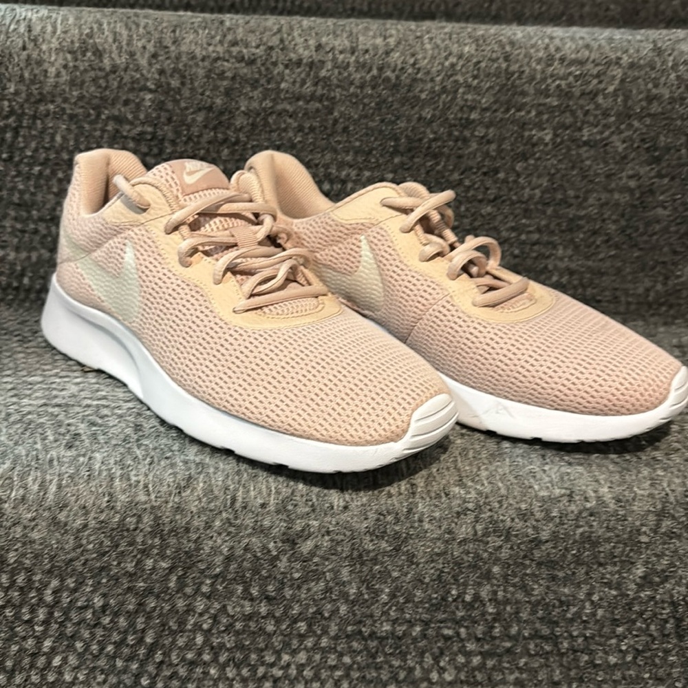 Nike Tanjun Women’s Shoes